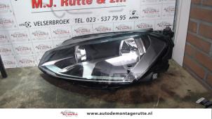 Używane Reflektor lewy Volkswagen Golf VII (AUA) 1.0 TSI 12V BlueMotion Cena € 75,00 Procedura marży oferowane przez Autodemontage M.J. Rutte B.V.