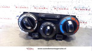 Usados Panel de control de calefacción Nissan Micra (K12) 1.2 16V Precio de solicitud ofrecido por Autodemontage M.J. Rutte B.V.