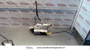 Used Rear door lock mechanism 4-door, left Peugeot Expert (G9) 2.0 HDi 120 Price on request offered by Autodemontage M.J. Rutte B.V.