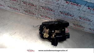 Used Front door lock mechanism 4-door, right Audi A6 Avant (C5) 2.4 V6 30V Price on request offered by Autodemontage M.J. Rutte B.V.
