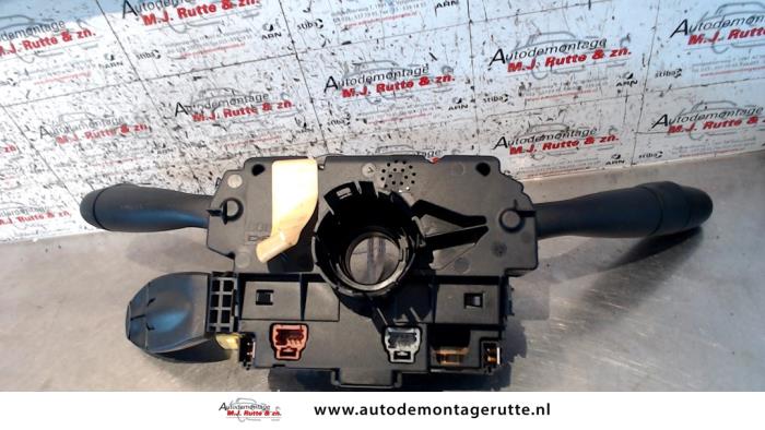 Steering column stalk from a Peugeot 206 SW (2E/K) 2.0 HDi 2005