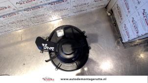 Used Heating and ventilation fan motor Volvo S60 I (RS/HV) 2.4 D5 20V Price on request offered by Autodemontage M.J. Rutte B.V.