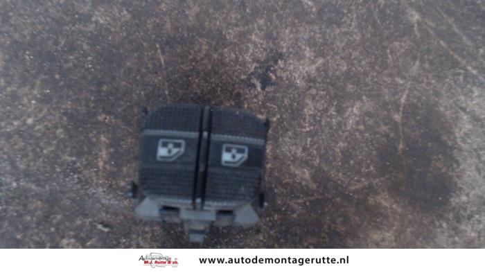 Usados Interruptor combinado de ventanillas Seat Alhambra (7V8/9) 1.9 TDI 90 Precio de solicitud ofrecido por Autodemontage M.J. Rutte B.V.