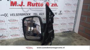 Używane Lusterko zewnetrzne lewe Mercedes Vito (638.1/2) 2.2 CDI 108 16V Cena na żądanie oferowane przez Autodemontage M.J. Rutte B.V.