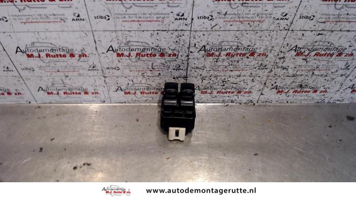 Usados Interruptor combinado de ventanillas Chevrolet Kalos (SF48) 1.4 16V Precio de solicitud ofrecido por Autodemontage M.J. Rutte B.V.