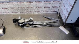 Used Window mechanism 4-door, front right Toyota Yaris (P1) 1.3 16V VVT-i Price on request offered by Autodemontage M.J. Rutte B.V.