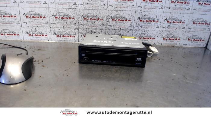 Używane Odtwarzacz CD Toyota Yaris (P1) 1.4 D-4D Cena na żądanie oferowane przez Autodemontage M.J. Rutte B.V.