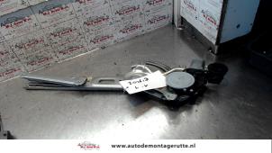 Used Window mechanism 4-door, front left Toyota Prius (NHW20) 1.5 16V Price on request offered by Autodemontage M.J. Rutte B.V.