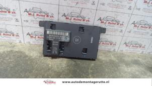 Używane Modul Comfort Mercedes C Combi (S203) 2.2 C-220 CDI 16V Cena € 35,00 Procedura marży oferowane przez Autodemontage M.J. Rutte B.V.