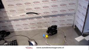 Used Front door lock mechanism 4-door, right Mercedes Vaneo (W414) 1.6 Price on request offered by Autodemontage M.J. Rutte B.V.
