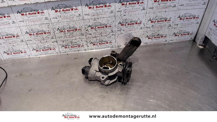 Gebrauchte Drosselklappengehäuse Renault Clio II (BB/CB) 1.2 Preis auf Anfrage angeboten von Autodemontage M.J. Rutte B.V.