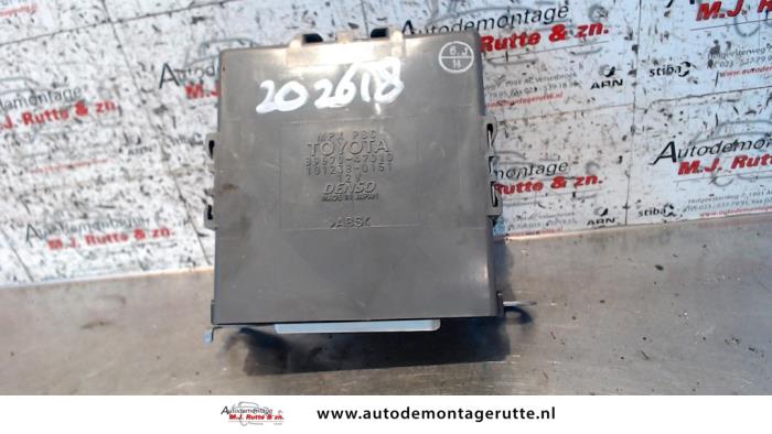 Używane Sterownik tempomatu Toyota Prius (NHW20) 1.5 16V Cena na żądanie oferowane przez Autodemontage M.J. Rutte B.V.