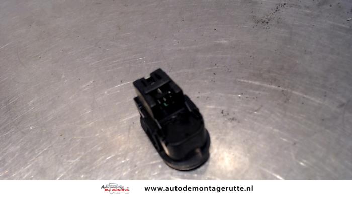 Mirror switch from a Opel Corsa C (F08/68) 1.0 12V Twin Port 2004