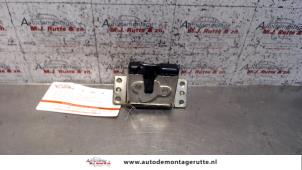 Gebrauchte Schließmechanik Heckklappe Opel Zafira (F75) 1.8 16V Preis auf Anfrage angeboten von Autodemontage M.J. Rutte B.V.