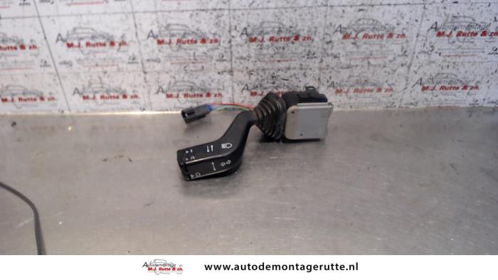 Commutateur feu clignotant d'un Opel Omega B Caravan (21/22/23) 2.2 16V 2002