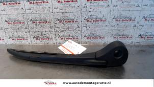 Usagé Bras essuie-glace arrière Renault Scénic II (JM) 1.6 16V Prix sur demande proposé par Autodemontage M.J. Rutte B.V.