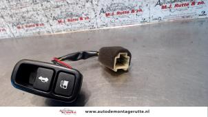 Gebrauchte Schalter Heckklappe Kia Magentis (GD) 2.5 V6 Preis auf Anfrage angeboten von Autodemontage M.J. Rutte B.V.