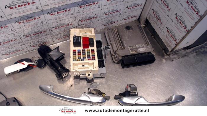 Used Ignition lock + computer Alfa Romeo GT (937) 2.0 JTS 16V Price on request offered by Autodemontage M.J. Rutte B.V.