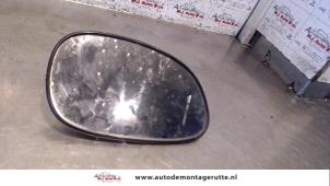 Used Mirror glass, right Honda Civic (EG) 1.5 DXi,LSi 16V Price on request offered by Autodemontage M.J. Rutte B.V.