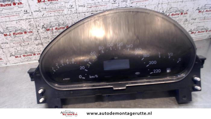 Cuentakilómetros de un Mercedes-Benz Vaneo (W414) 1.6 2002