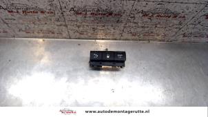 Gebrauchte Zentralverriegelung Schalter Peugeot 1007 (KM) 1.6 GTI,Gentry 16V Preis auf Anfrage angeboten von Autodemontage M.J. Rutte B.V.