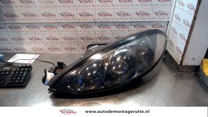 Used Headlight, left Ford Cougar (ECX/W) 2.5 24V Price on request offered by Autodemontage M.J. Rutte B.V.