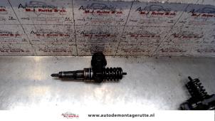 Used Injector (diesel) Volkswagen Passat Variant (3B6) 1.9 TDI 100 Price on request offered by Autodemontage M.J. Rutte B.V.