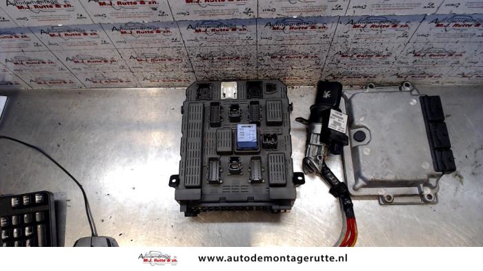 Used Ignition lock + computer Peugeot 607 (9D/U) 2.9 V6 24V Price on request offered by Autodemontage M.J. Rutte B.V.