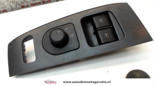 Usados Interruptor combinado de ventanillas Volkswagen Fox (5Z) 1.2 Precio de solicitud ofrecido por Autodemontage M.J. Rutte B.V.