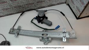 Used Window mechanism 2-door, front right Honda Civic (EP/EU) 1.6 16V VTEC Price on request offered by Autodemontage M.J. Rutte B.V.