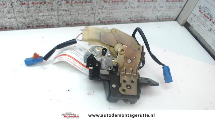Tailgate lock mechanism from a Honda Civic (EP/EU) 1.6 16V VTEC 2004