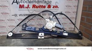 Used Window mechanism 2-door, front right Mercedes Vaneo (W414) 1.7 CDI 16V Price on request offered by Autodemontage M.J. Rutte B.V.