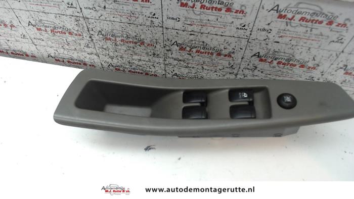 Używane Przelacznik combi okienny Chevrolet Lacetti (KLAN) 1.6 16V Cena na żądanie oferowane przez Autodemontage M.J. Rutte B.V.