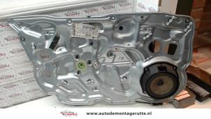 Used Window mechanism 4-door, front left Fiat Croma (194) 2.2 MPI 16V Price on request offered by Autodemontage M.J. Rutte B.V.
