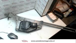 Used Wiper motor + mechanism Renault Vel Satis (BJ) 2.0 16V Turbo Price on request offered by Autodemontage M.J. Rutte B.V.