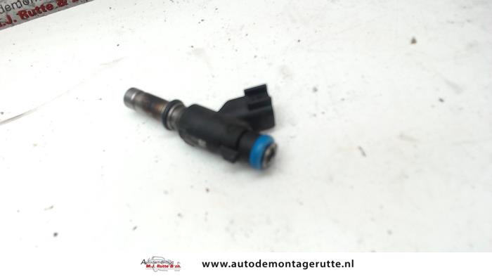 Injector (petrol injection) from a Opel Astra H SW (L35) 1.6 16V Twinport 2007