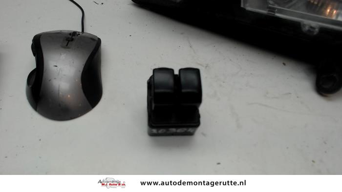 Usados Interruptor combinado de ventanillas Chevrolet Matiz 0.8 S,SE Precio de solicitud ofrecido por Autodemontage M.J. Rutte B.V.