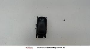 Usados Interruptor ASR Mercedes C (W202) 1.8 C-180 16V Precio de solicitud ofrecido por Autodemontage M.J. Rutte B.V.