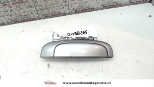 Used Rear door handle 4-door, right Kia Rio II (DE) 1.4 16V Price on request offered by Autodemontage M.J. Rutte B.V.