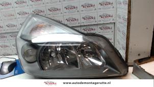 Used Headlight, right Renault Espace (JK) 2.0 16V Turbo Price on request offered by Autodemontage M.J. Rutte B.V.