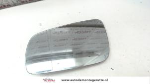 Używane Szyba lusterka lewego Volkswagen Golf IV (1J1) 1.6 16V Cena na żądanie oferowane przez Autodemontage M.J. Rutte B.V.