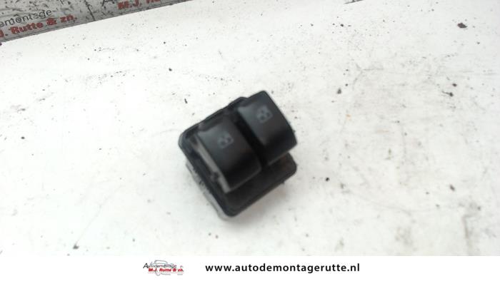 Usados Interruptor combinado de ventanillas Chevrolet Matiz 0.8 S,SE Precio de solicitud ofrecido por Autodemontage M.J. Rutte B.V.