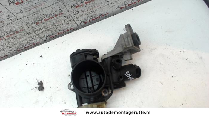 Usagé Boîtier accélérateur Peugeot 306 Break (7E) 1.8i 16V Prix € 35,00 Règlement à la marge proposé par Autodemontage M.J. Rutte B.V.
