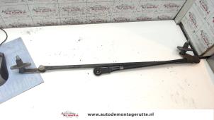 Used Wiper mechanism Ssang Yong Korando Cabrio (KJ) 2.9 TD Price on request offered by Autodemontage M.J. Rutte B.V.