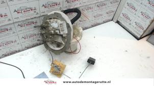 Used Electric fuel pump Opel Signum (F48) 2.2 DGI 16V Price on request offered by Autodemontage M.J. Rutte B.V.