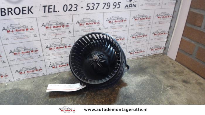 Heating and ventilation fan motor from a Kia Rio (DC22/24) 1.5 RS,LS 16V 2002