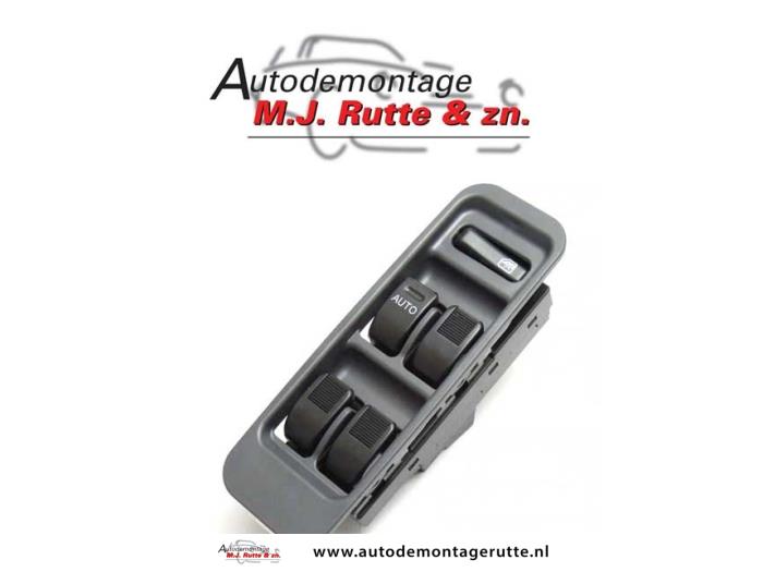 Usados Interruptor combinado de ventanillas Daihatsu Cuore (L701) 1.0 12V Precio de solicitud ofrecido por Autodemontage M.J. Rutte B.V.