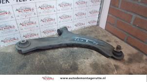 Used Front upper wishbone, right Renault Clio II (BB/CB) 1.4 16V Price on request offered by Autodemontage M.J. Rutte B.V.