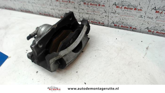 Front brake calliper, left from a Peugeot 108 1.0 12V 2014