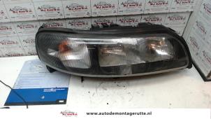 Used Headlight, right Volvo V70 (SW) 2.4 T 20V Price on request offered by Autodemontage M.J. Rutte B.V.